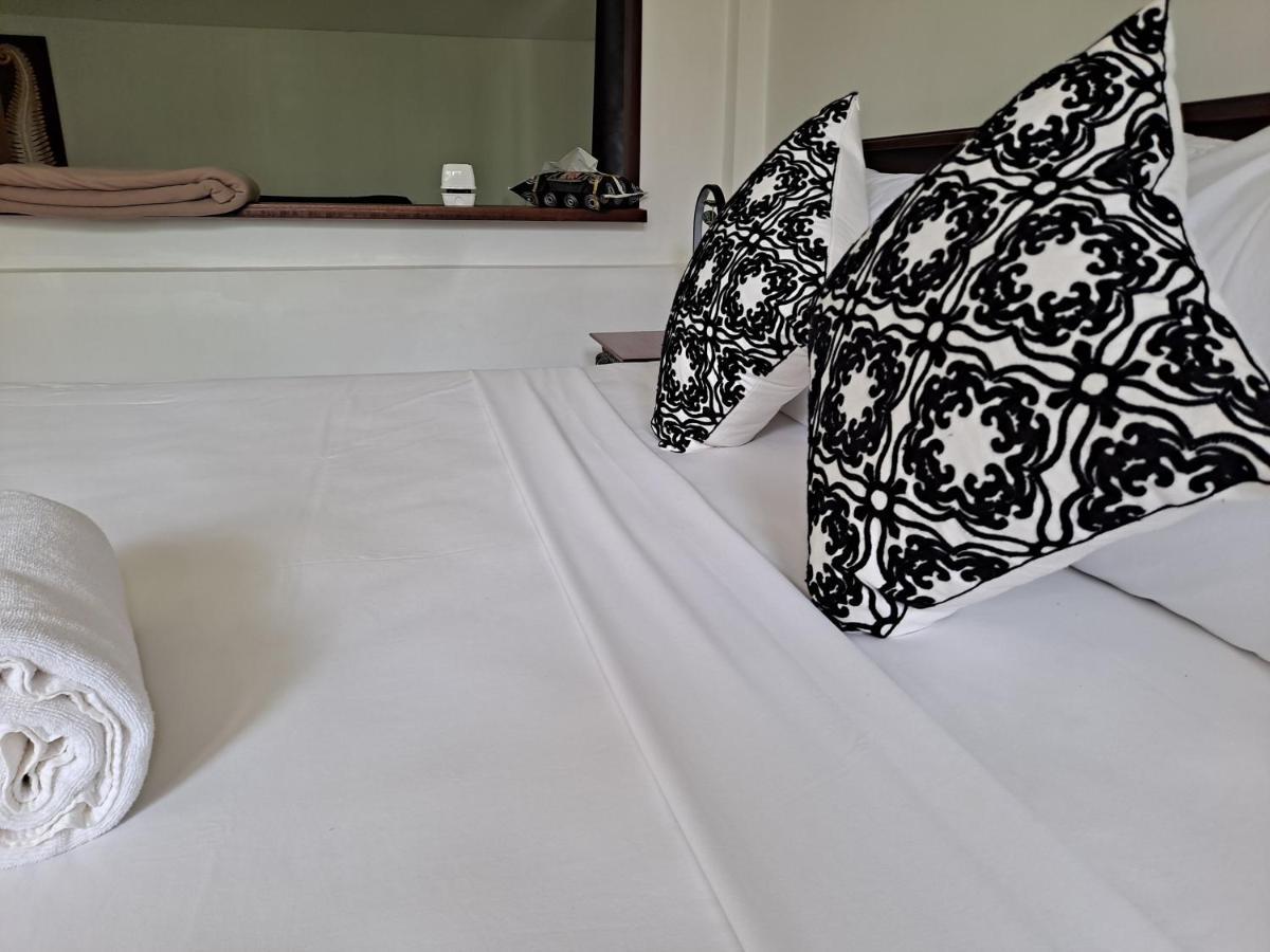The Beach Boutique Resort Ban Pak Nam Pran Exterior photo